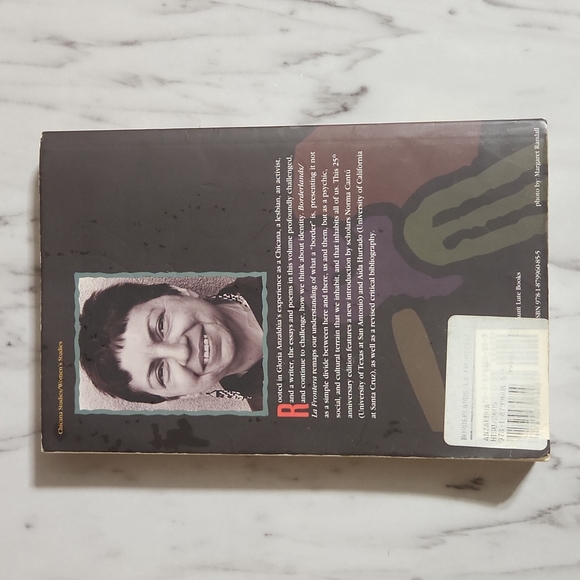 Borderlands/La Frontera book - Picture 2 of 2